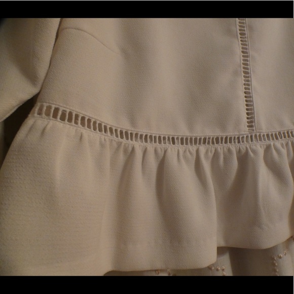 Cropped white peplum top! Detailed sleeve and mid - Picture 4 of 5